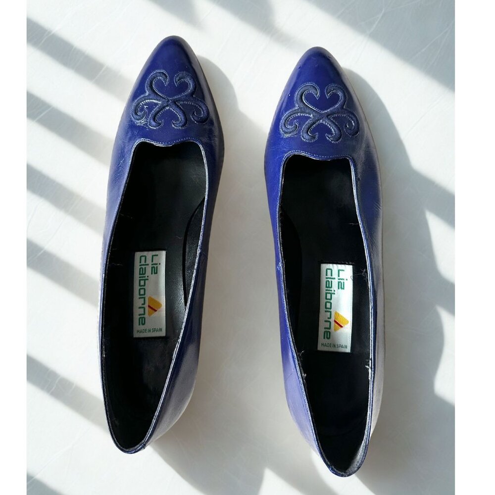 Vintage Liz Claiborne Navy Leather Emblem Kitten Heels size 9
